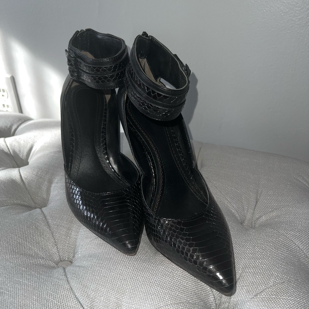 Pour La Victoire Black Crocodile Leather Womens Wedges with Ankle Strap Size 9